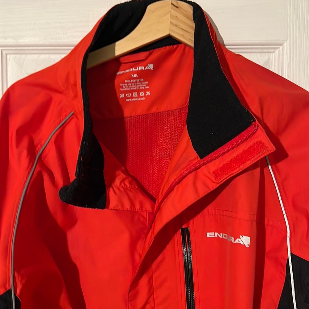 Men’s cycling Endura Jacket. Red. Size XXL